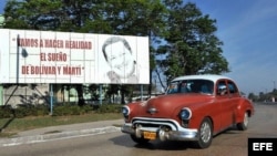 Valla con Hugo Chávez en las calles habaneras