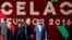 El presidente de Ecuador Rafael Correa (d) recibe al presidente de Panamá Juan Carlos Varela (2d) en la sede de la CELAC, 27 de enero de 2016.