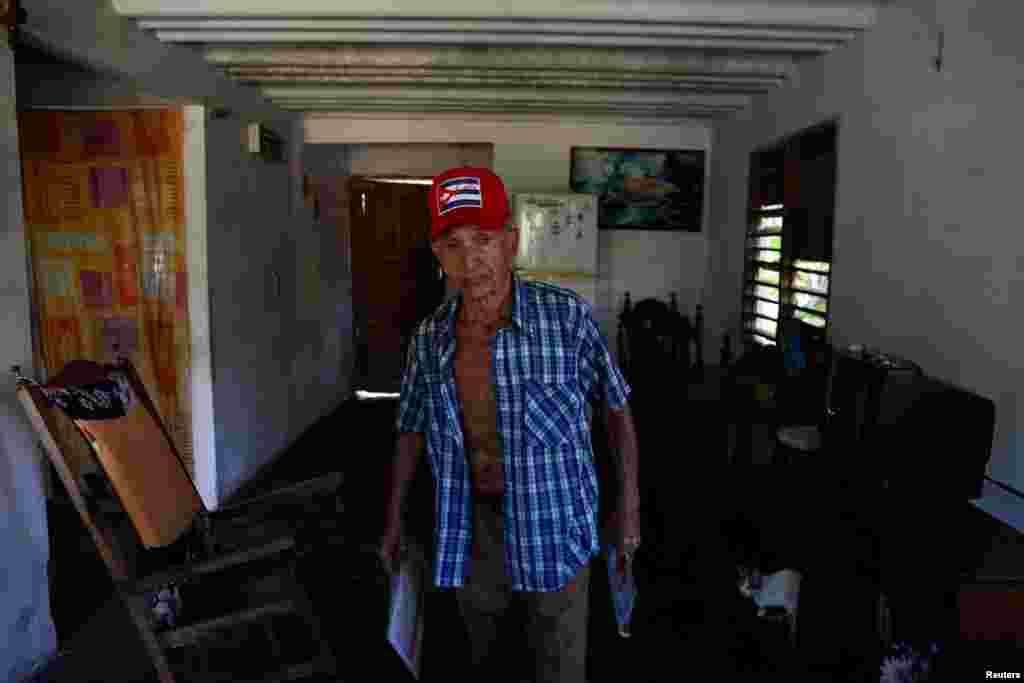 Miguel Bonachea, de 90 años y testigo de los sucesos de la Bahía de Cochinos, posa para una fotografía en Palpite, Ciénaga de Zapata, Cuba, el 7 de abril de 2026. REUTERS/Norlys Perez